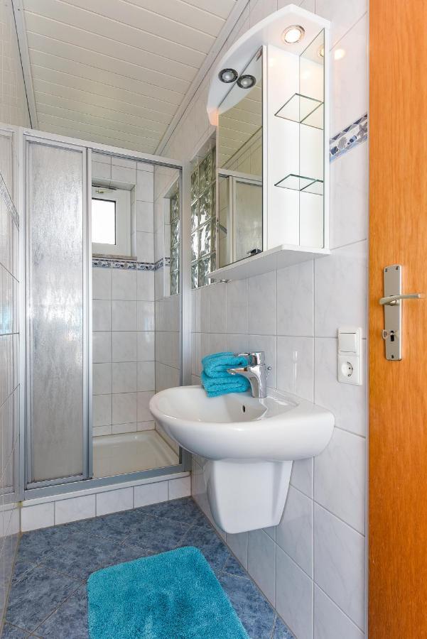 Ferienwohnungen Im Haus Waterkant Neuharlingersiel Eksteriør billede