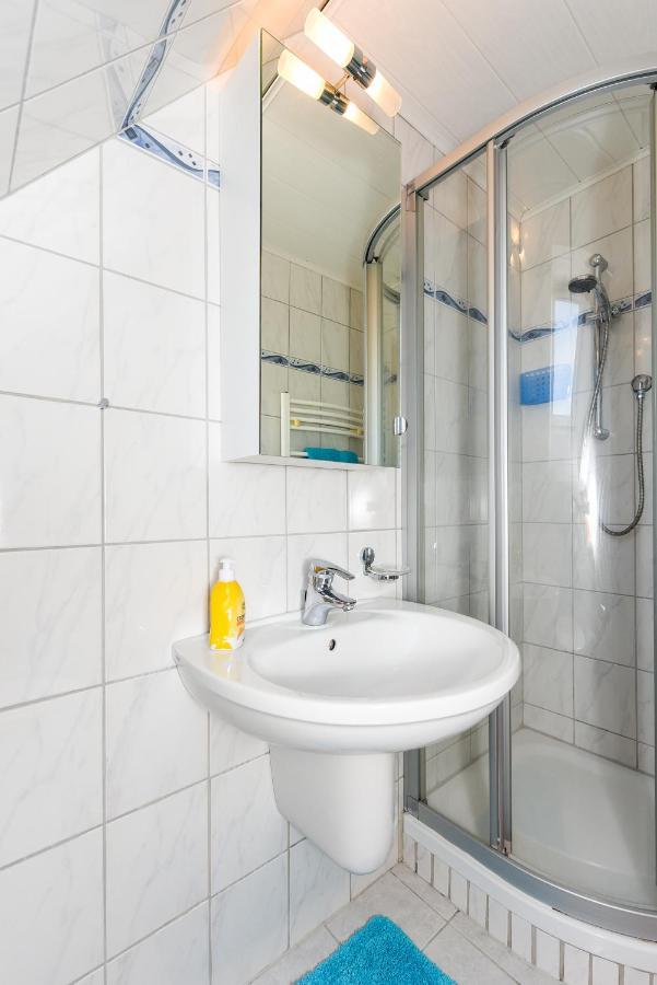 Ferienwohnungen Im Haus Waterkant Neuharlingersiel Eksteriør billede